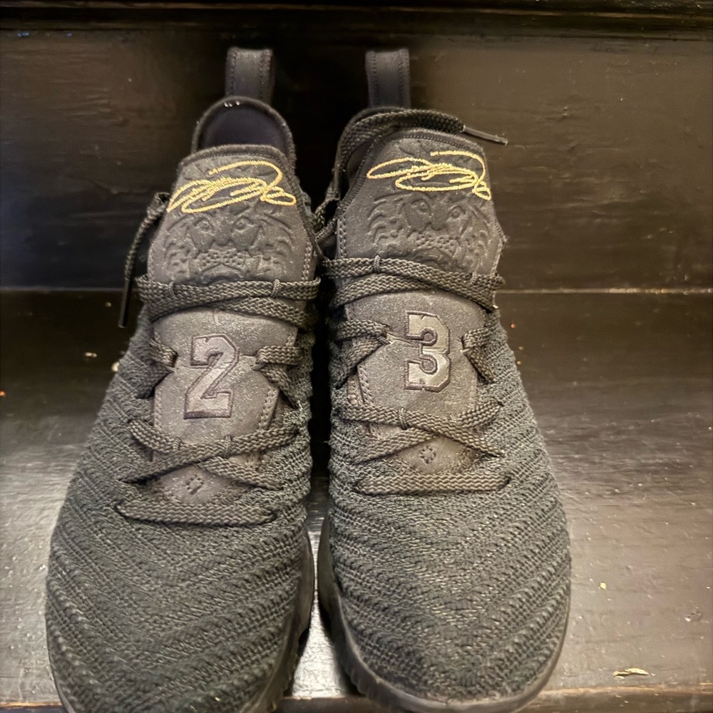 Nike Black and Gold Men's Sports Sneakers